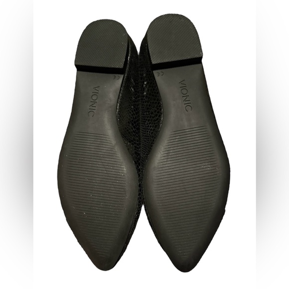 🖤 NWOB! Vionic Snakeskin Pointed Flats - Picture 4 of 5